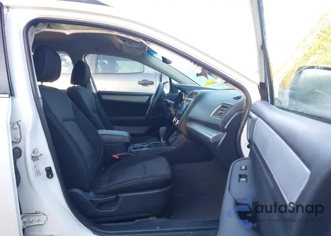 2018 Subaru Outback 2.5I Premium из США, поврежденный, VIN 4S4BSAFC1J3325827